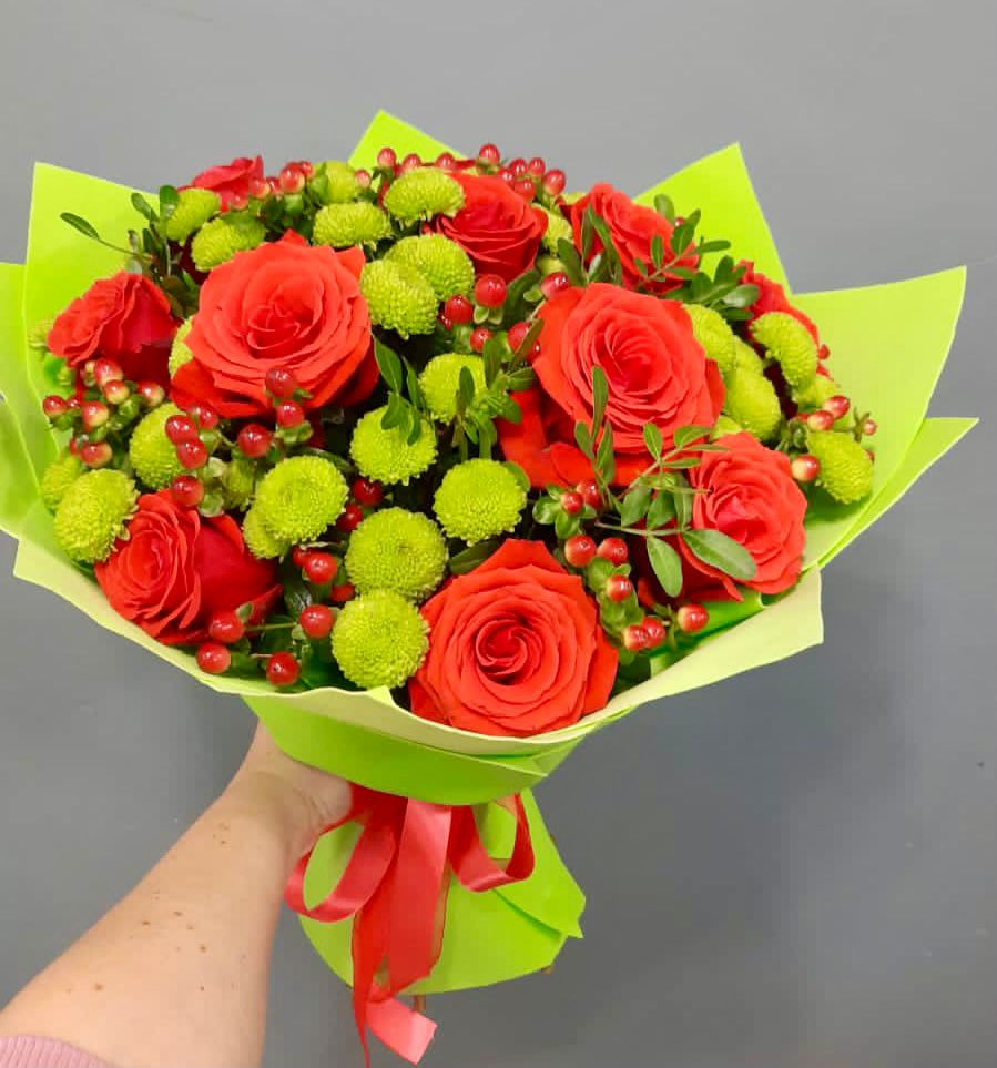 Букет цветов из: Хризантемы и Розы в Бутырке