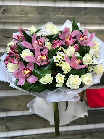 Букет цветов из: Розы и Хризантемы в Бутырке