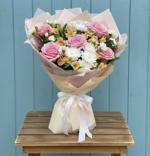 Букет цветов из:  Гвоздики, Орхидеи и Розы в Бутырке
