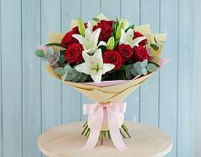 Букет цветов из:  Лилии и Розы в Бутырке