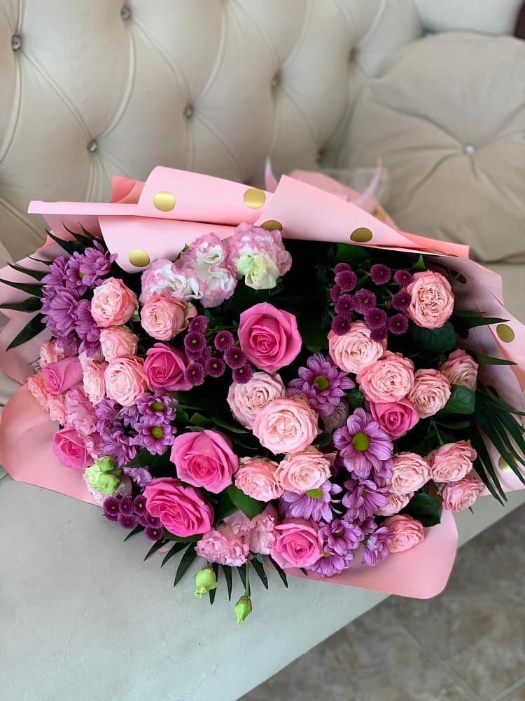 Букет цветов из: Хризантемы, Розы и Лизиантусы в Бутырке