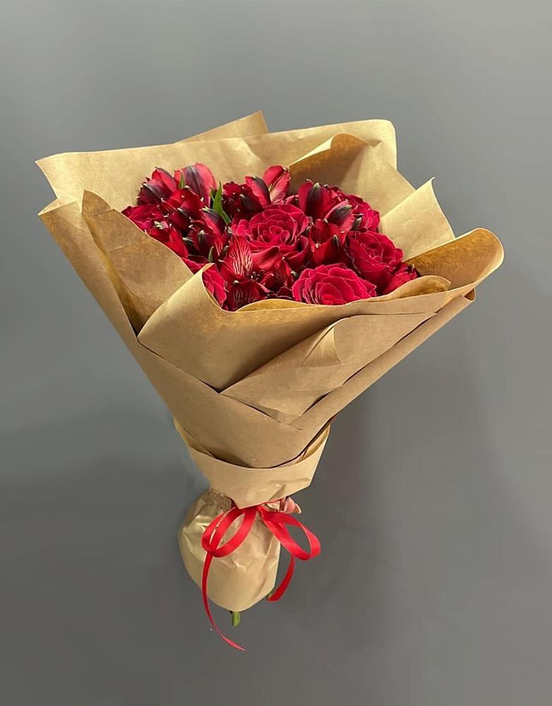 Букет цветов из: Альстромерии и Розы в Бутырке