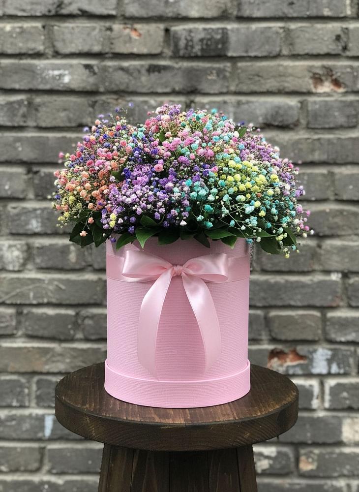 Цветочная композиция из Гипсофила и Розы в шляпной коробке в Бутырке