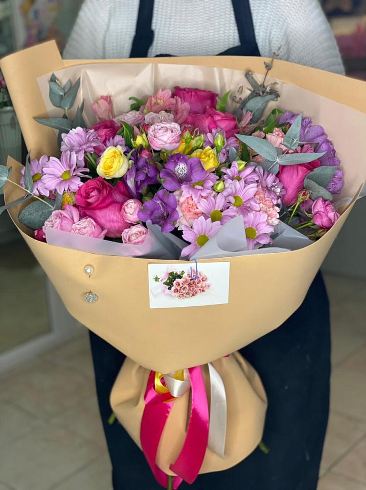 Букет цветов из: Хризантемы, Гвоздики и Альстромерии в Бутырке