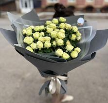 Букет Белые кустовые розы Солинеро в Бутырке