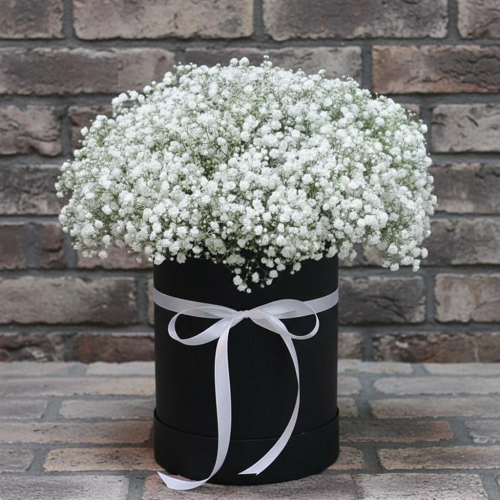 Цветочная композиция из Гипсофила в шляпной коробке в Бутырке