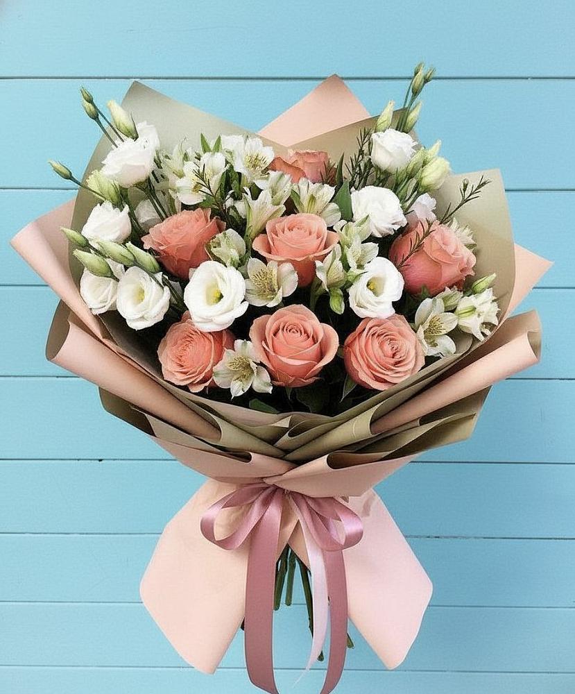 Букет цветов из: Розы, Альстромерии и Лизиантусы в Бутырке