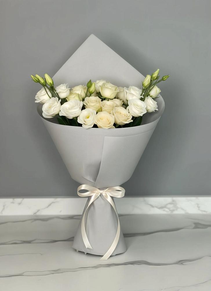 Букет цветов из: Розы и Лизиантусы в Бутырке