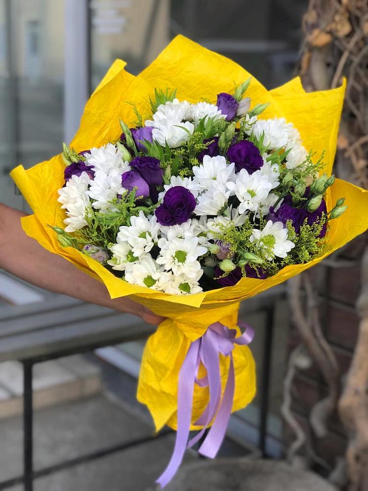 Букет цветов из: Ирисы, Хризантемы и Ромашки в Бутырке