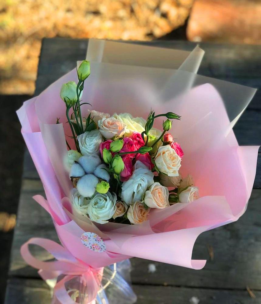 Букет цветов из: Розы и Лизиантусы в Бутырке