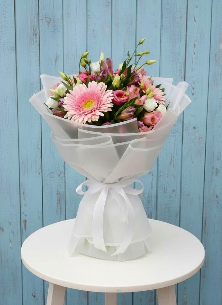 Букет цветов из: Герберы, Альстромерии и Лизиантусы в Бутырке