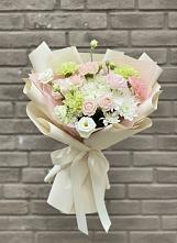 Букет цветов из:  Гвоздики, Розы, Лизиантусы и Хризантемы в Бутырке