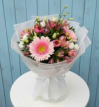 Букет цветов из:  Герберы, Альстромерии и Лизиантусы #REPLACE_PRED# Бутырке
