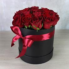 Цветочная композиция из Розы в шляпной коробке в Бутырке