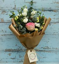 Букет цветов из:  Розы и Лизиантусы в Бутырке