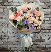 Букет цветов из:  Розы, Лизиантусы и Гвоздики в Бутырке